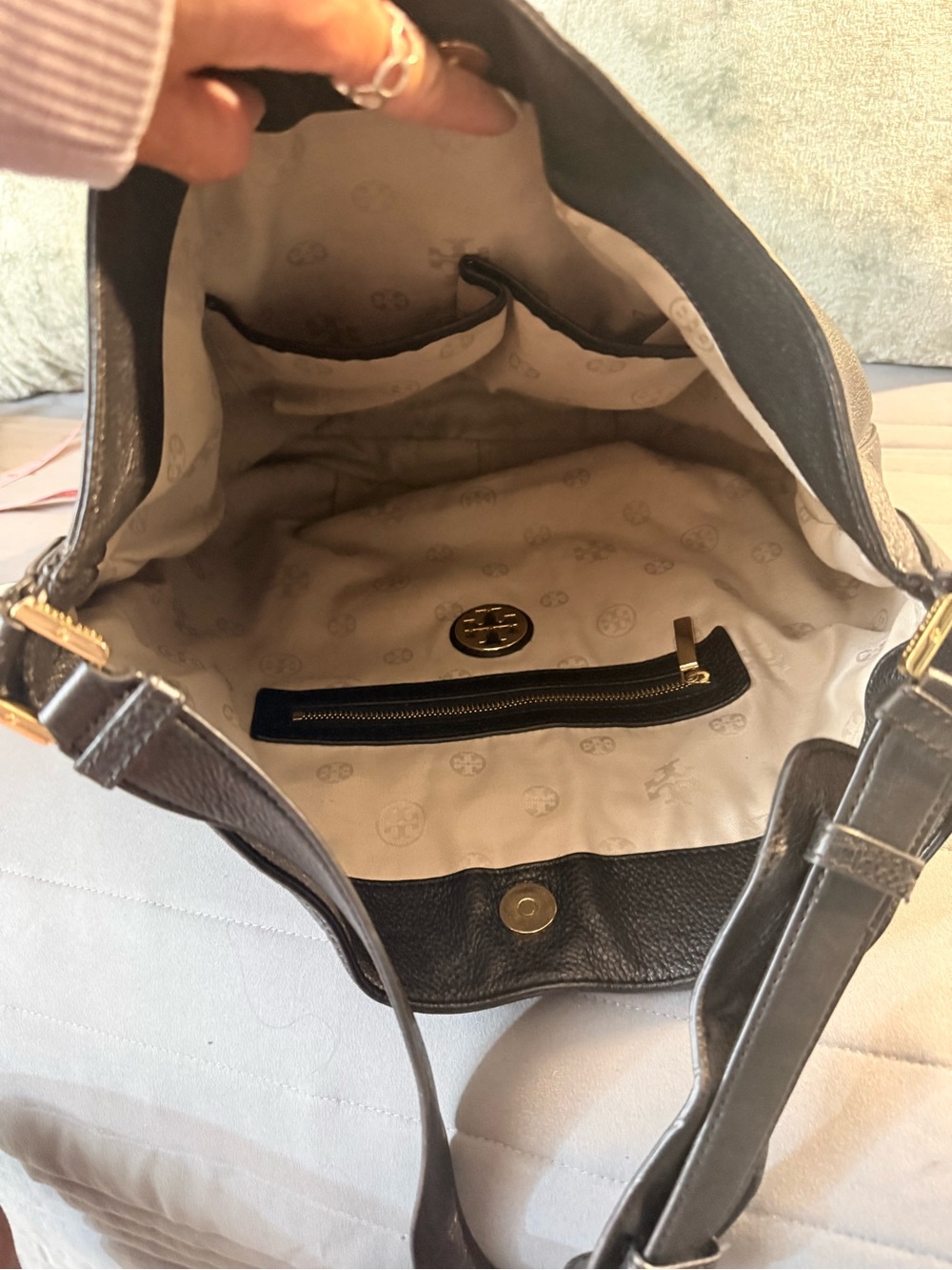 Tory Burch Black Pebbled Leather Hobo Shoulder Bag with Logo - Picture 7 of 17